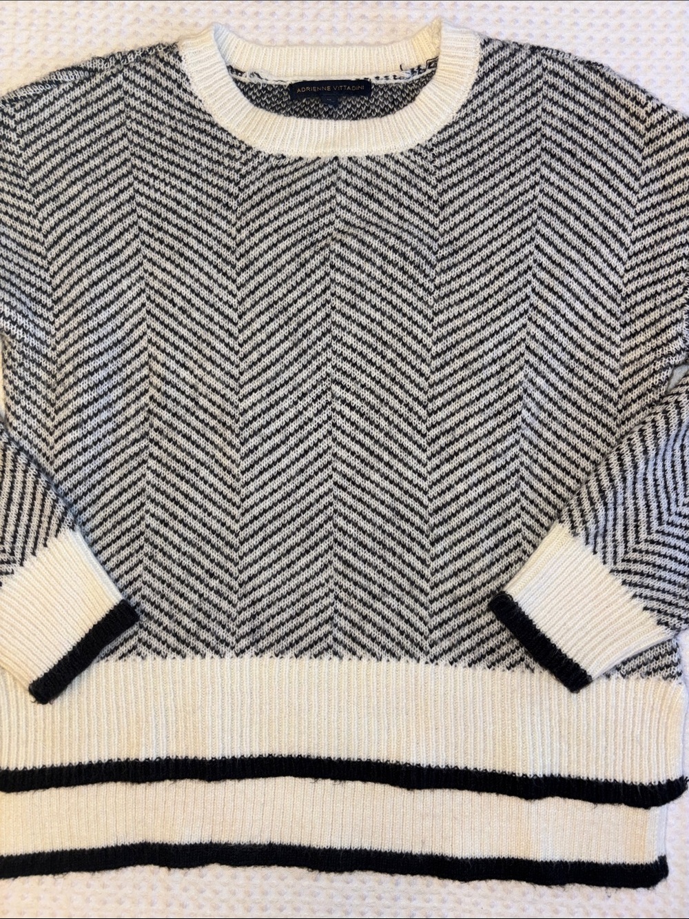 Adrienne Vittadini MEDIUM Black Ivory Chevron White Crewneck Sweater Cozy Soft
